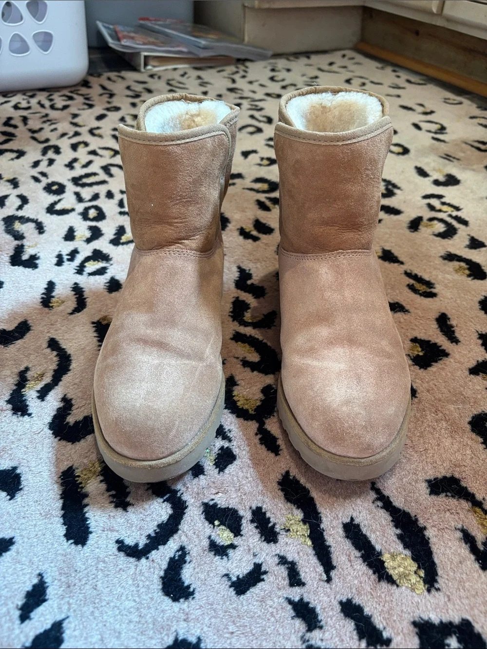 UGG Women's Short Suede Winter Boots - Chestnut